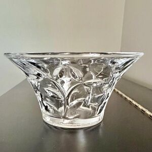Studio Silversmiths Crystal Leaf Bowl 7" - Clear Glass Serving‎ Dish